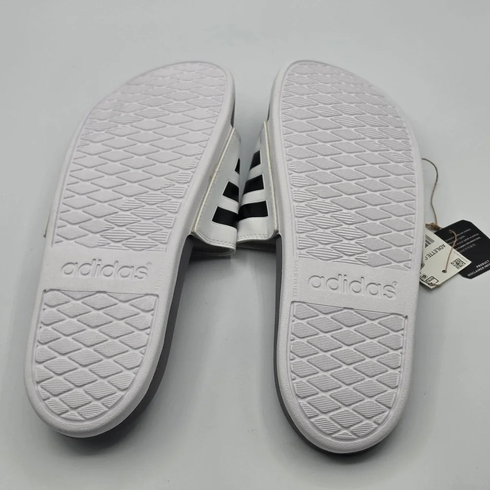 Adidas Adilette Comfort Slides Men 11 Grey NWT‎ 3-Stripe Athletic Sandals GW1054
